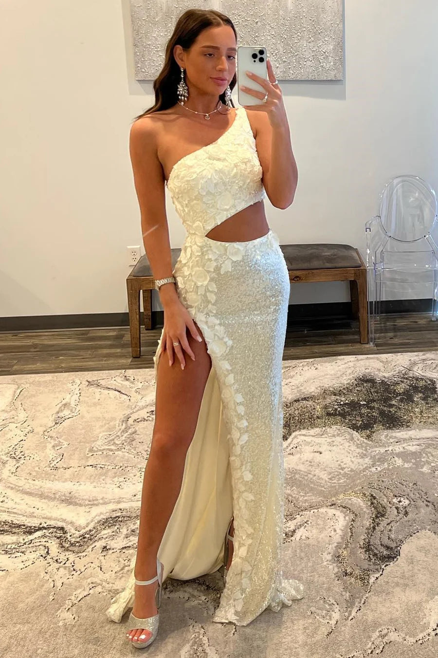 Vestido de fiesta con lentejuelas y un solo hombro con apliques florales
